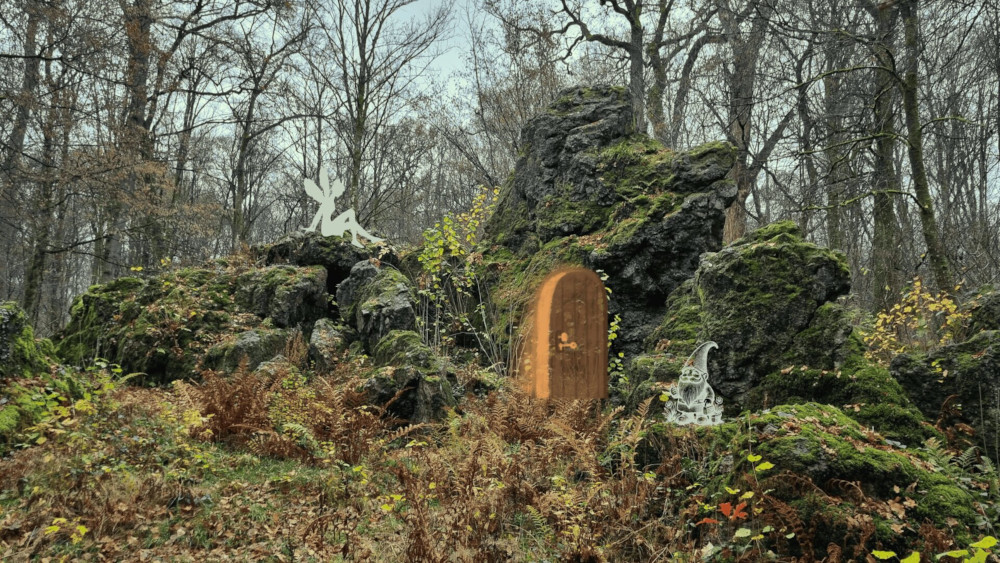 Das Bild zeigt die Dicken Steine bei Nümbrecht mit eingefügten Grafikelementen wie Elfe, Wichteltür und Zwerg.
